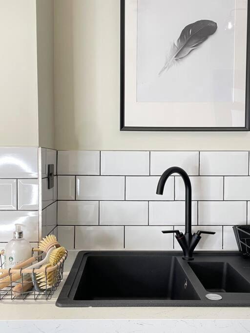 New Luxury For 2024 - Central Plymouth House - Sleeps 10 - Access To Plymouth Town - Close To The Barbican - Pets Welcome - Parking Available - By Luxe Living By Sophia Dış mekan fotoğraf