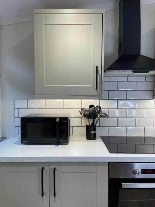 New Luxury For 2024 - Central Plymouth House - Sleeps 10 - Access To Plymouth Town - Close To The Barbican - Pets Welcome - Parking Available - By Luxe Living By Sophia Dış mekan fotoğraf