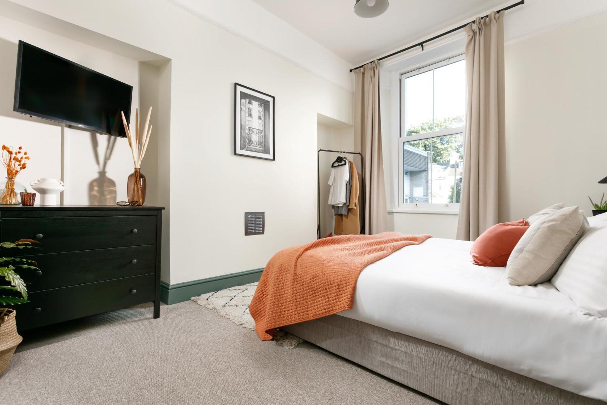New Luxury For 2024 - Central Plymouth House - Sleeps 10 - Access To Plymouth Town - Close To The Barbican - Pets Welcome - Parking Available - By Luxe Living By Sophia Dış mekan fotoğraf