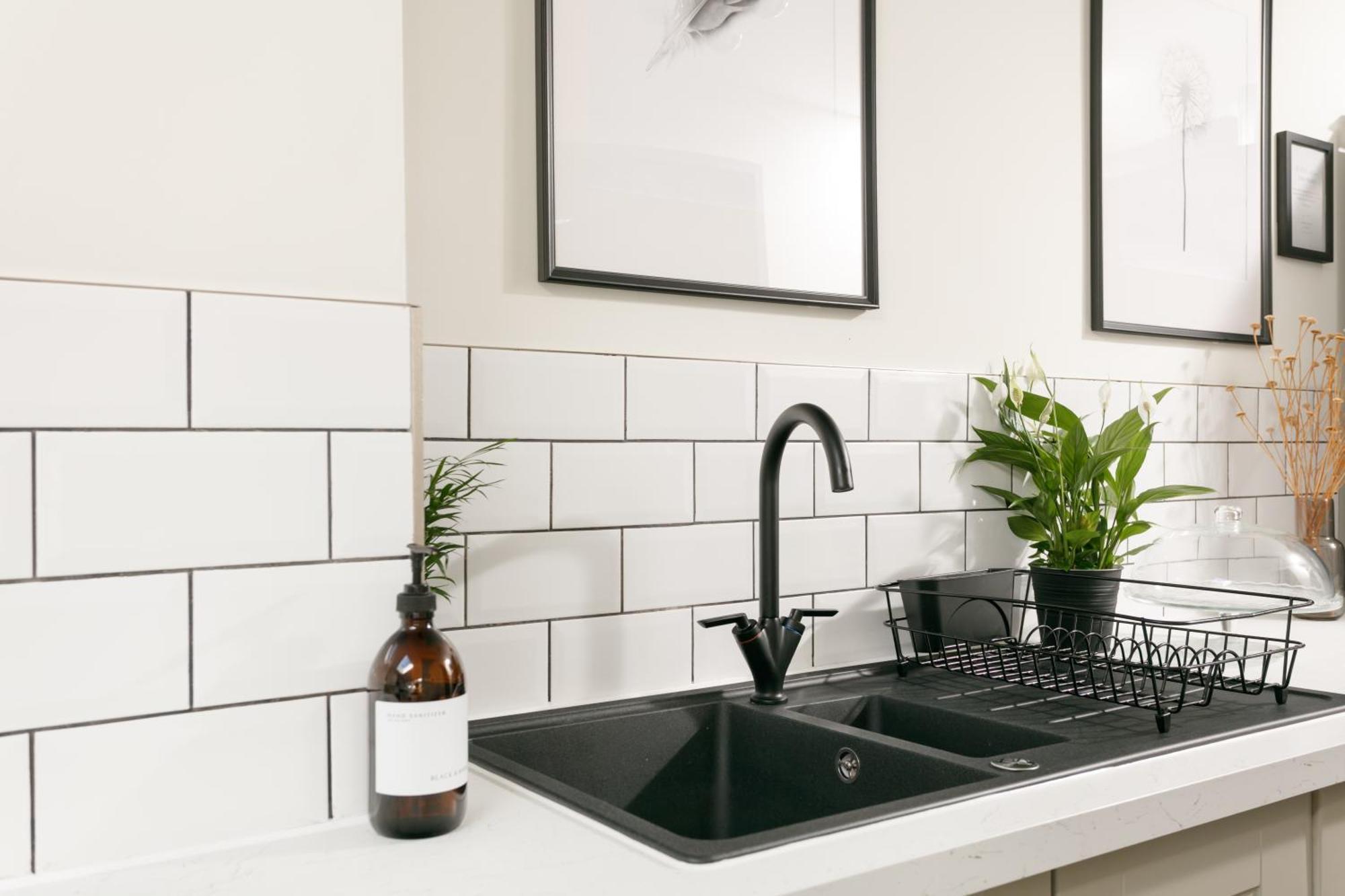 New Luxury For 2024 - Central Plymouth House - Sleeps 10 - Access To Plymouth Town - Close To The Barbican - Pets Welcome - Parking Available - By Luxe Living By Sophia Dış mekan fotoğraf
