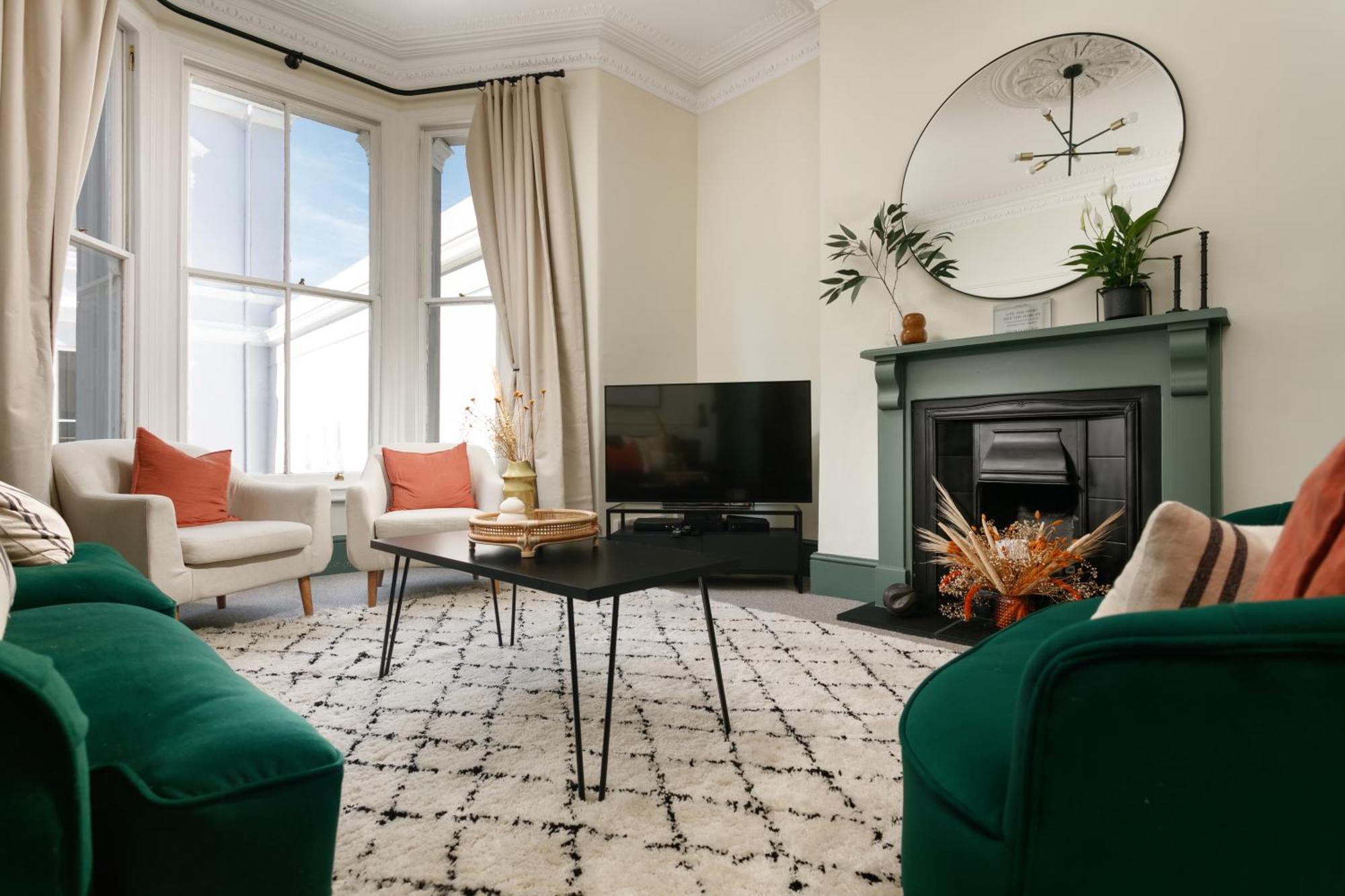 New Luxury For 2024 - Central Plymouth House - Sleeps 10 - Access To Plymouth Town - Close To The Barbican - Pets Welcome - Parking Available - By Luxe Living By Sophia Dış mekan fotoğraf