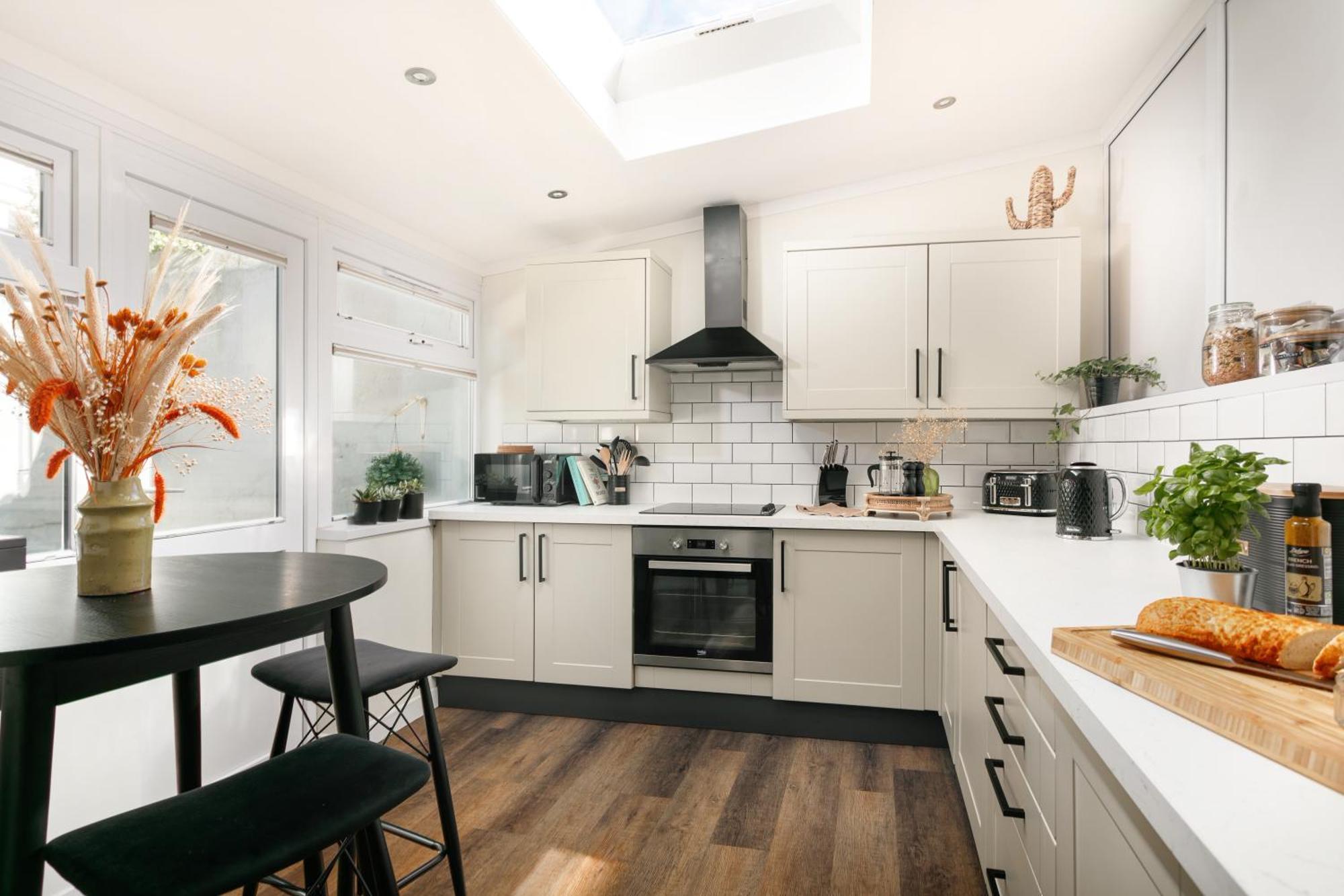 New Luxury For 2024 - Central Plymouth House - Sleeps 10 - Access To Plymouth Town - Close To The Barbican - Pets Welcome - Parking Available - By Luxe Living By Sophia Dış mekan fotoğraf