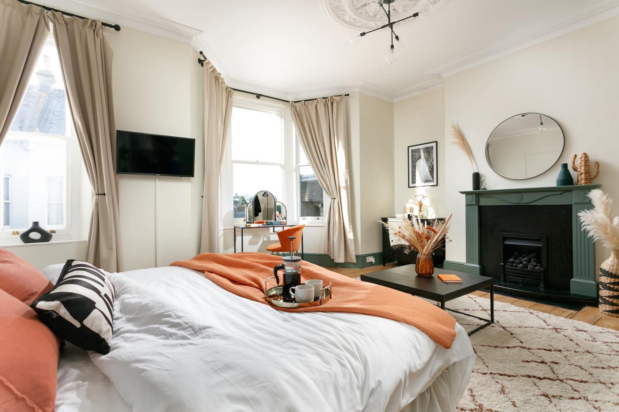 New Luxury For 2024 - Central Plymouth House - Sleeps 10 - Access To Plymouth Town - Close To The Barbican - Pets Welcome - Parking Available - By Luxe Living By Sophia Dış mekan fotoğraf